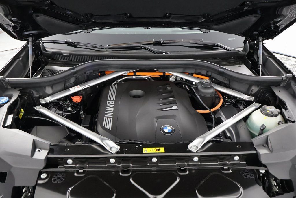 New 2026 Black Sapphire Metallic BMW xDrive50e image 9