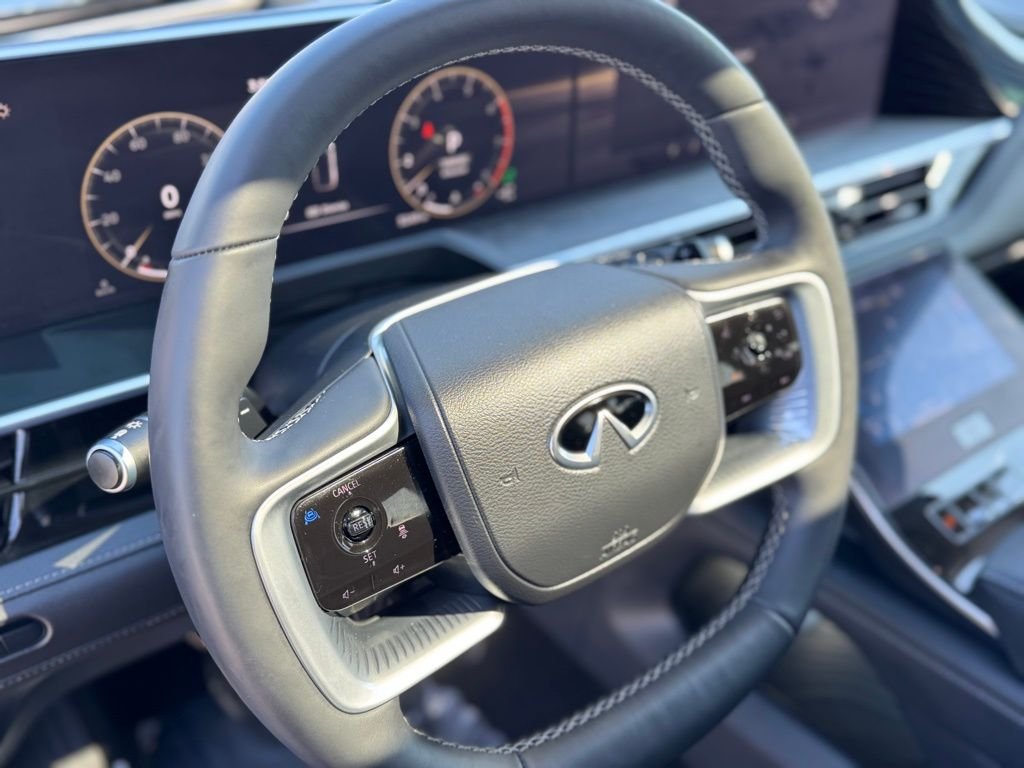 Certified Used 2026 Black Obsidian INFINITI LUXE image 15
