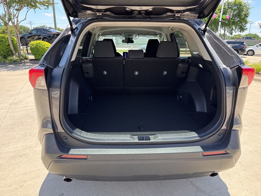 2024 Toyota RAV4 LE - Photo 13