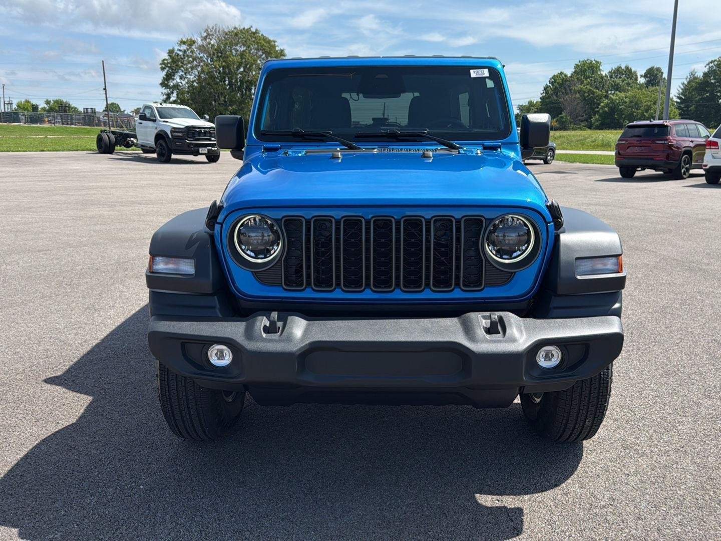 New 2026 Hydro Blue Pearl-Coat Exterior Paint Jeep Sport S image 12