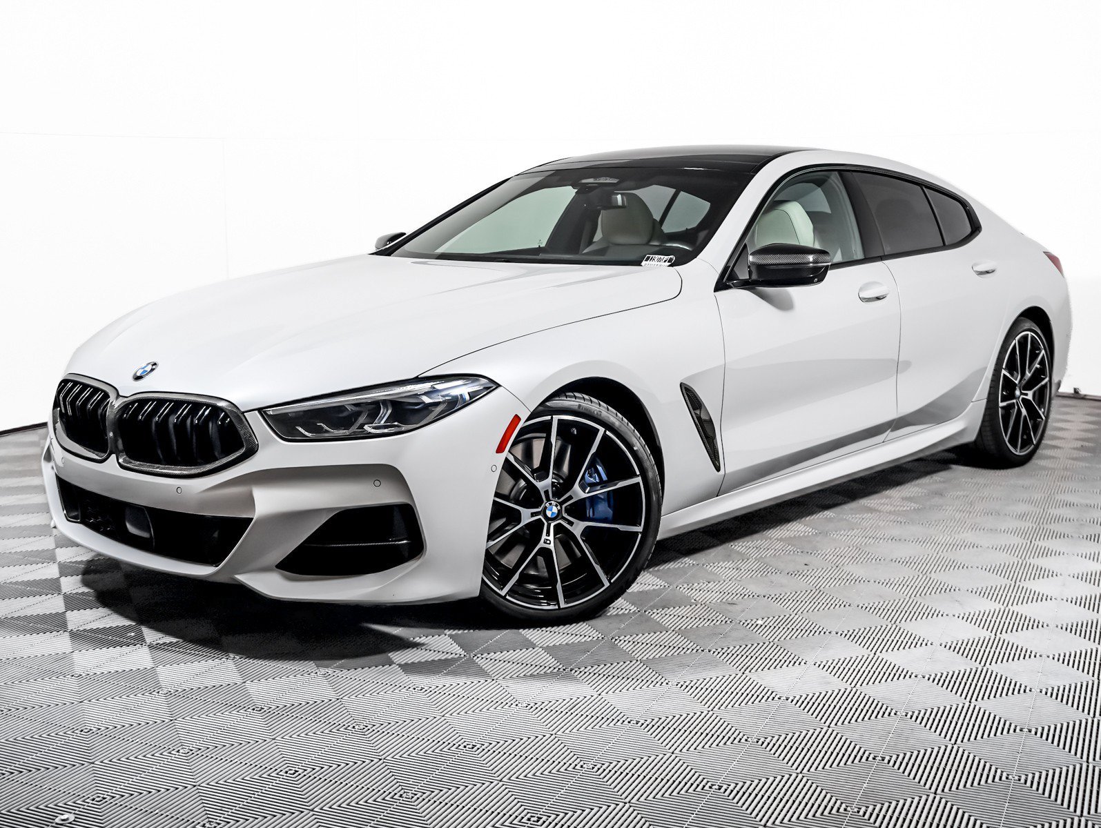 Used 2022 White BMW M850i image 1