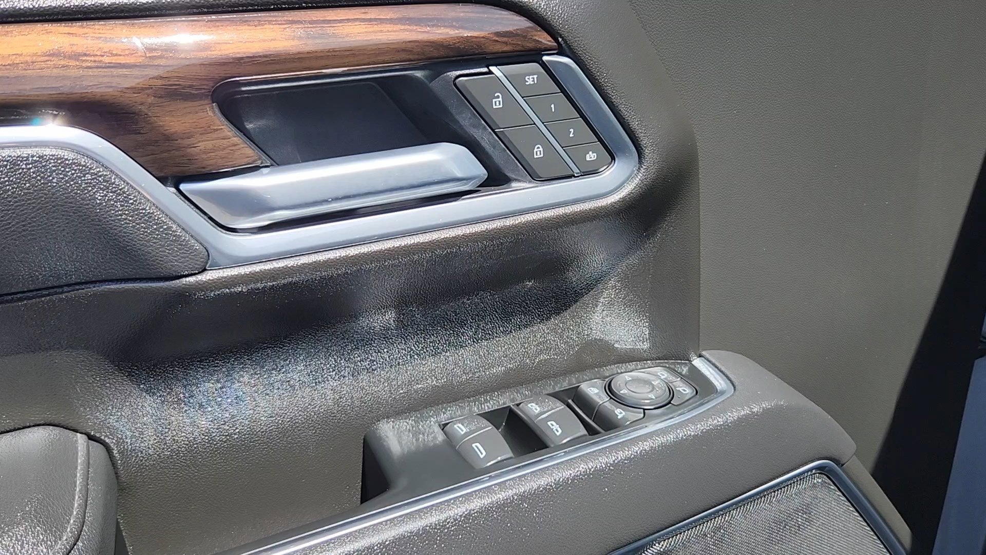 Used 2025 Sterling Metallic GMC SLT image 7