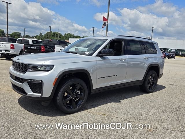 New 2026 Silver Zynith Exterior Paint Jeep Limited image 3
