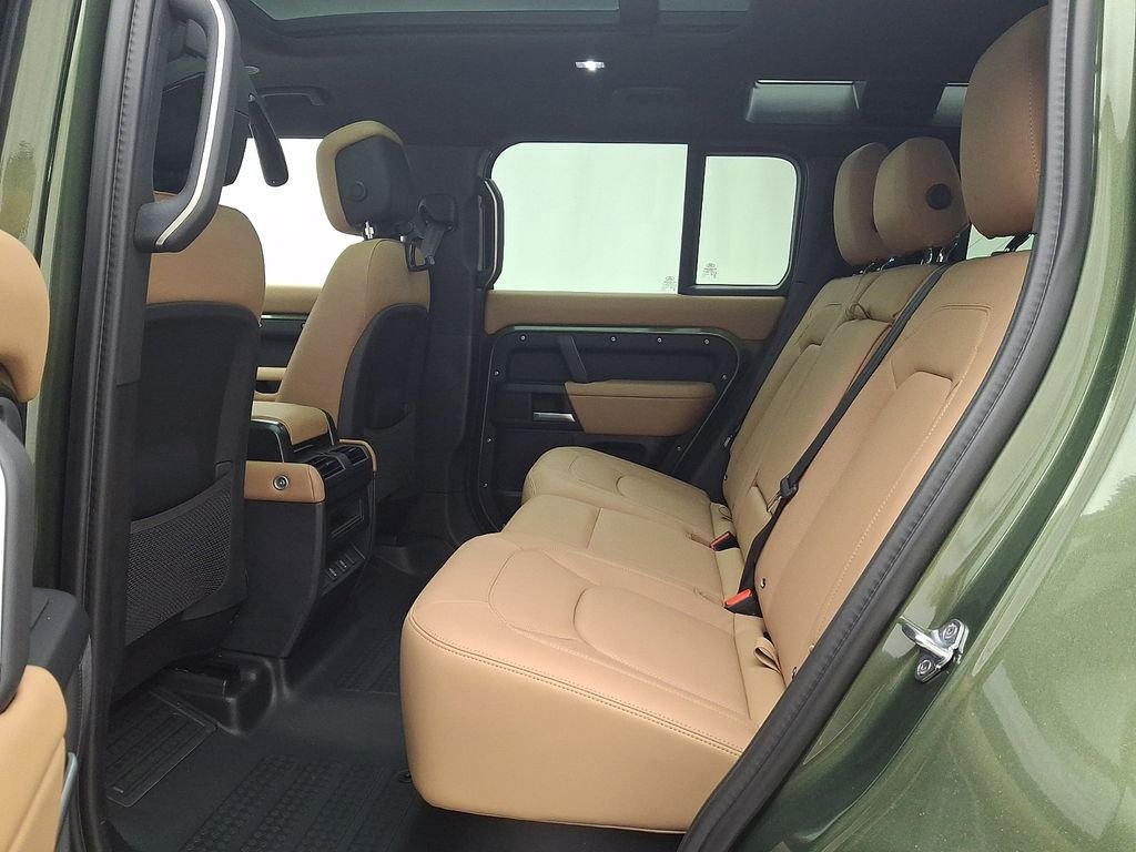New 2026 Woolstone Green Land Rover X-Dynamic SE image 6