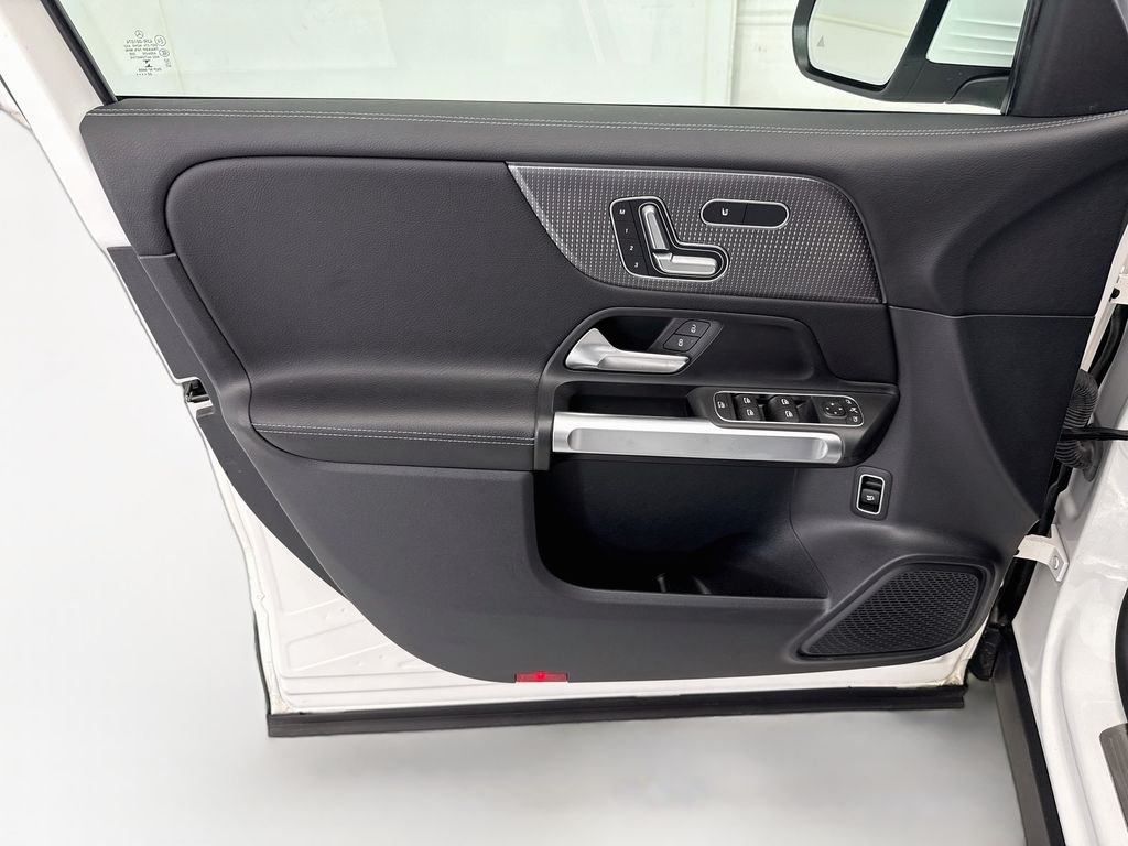 Used 2023 Polar White Mercedes-Benz GLB 250 image 22