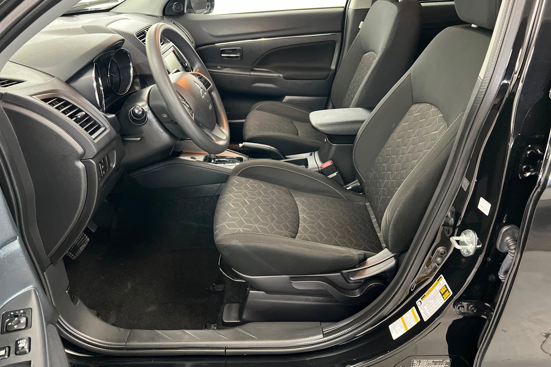 Used 2025 Silver Mitsubishi 2.0 ES image 18