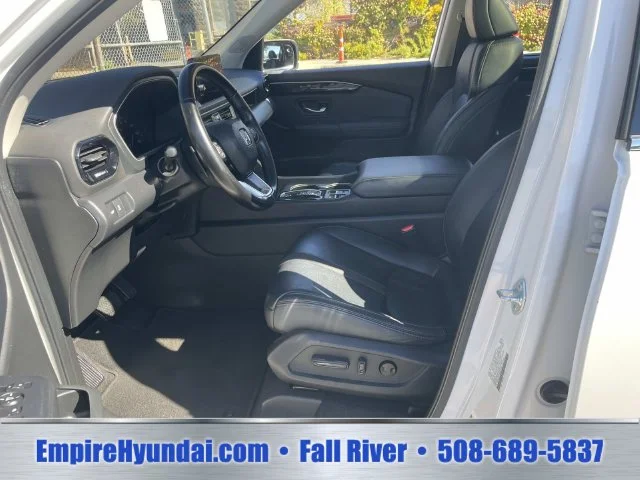 2023 Honda Pilot Touring - Photo 17