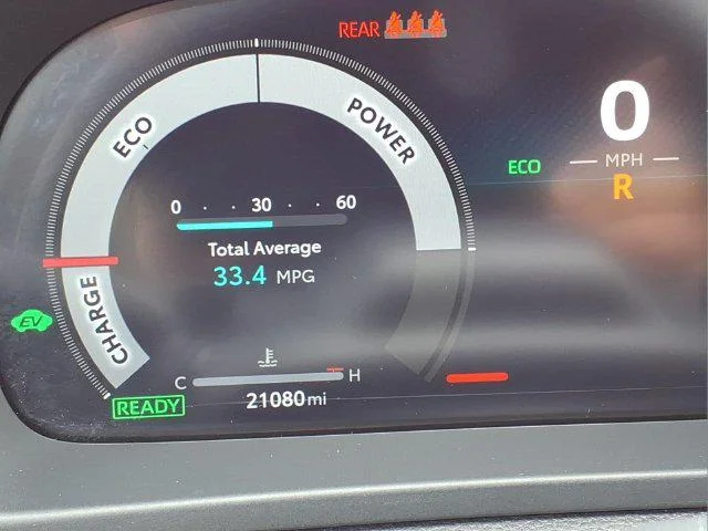 Certified Used 2025 OXYGEN WHITE Toyota  image 26