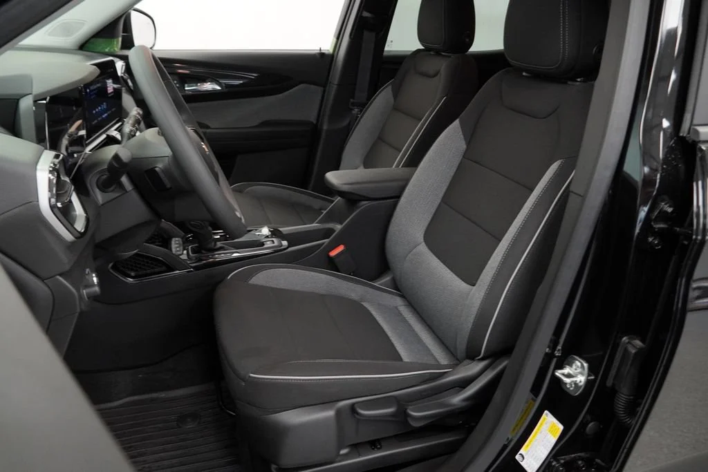 New 2026 Mosaic Black Metallic Chevrolet LT image 6