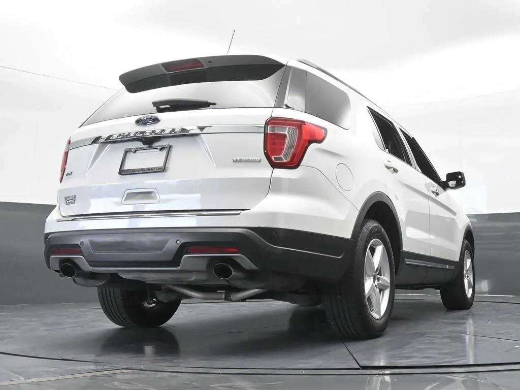 Used 2018 White Platinum Clearcoat Metallic Ford XLT image 61