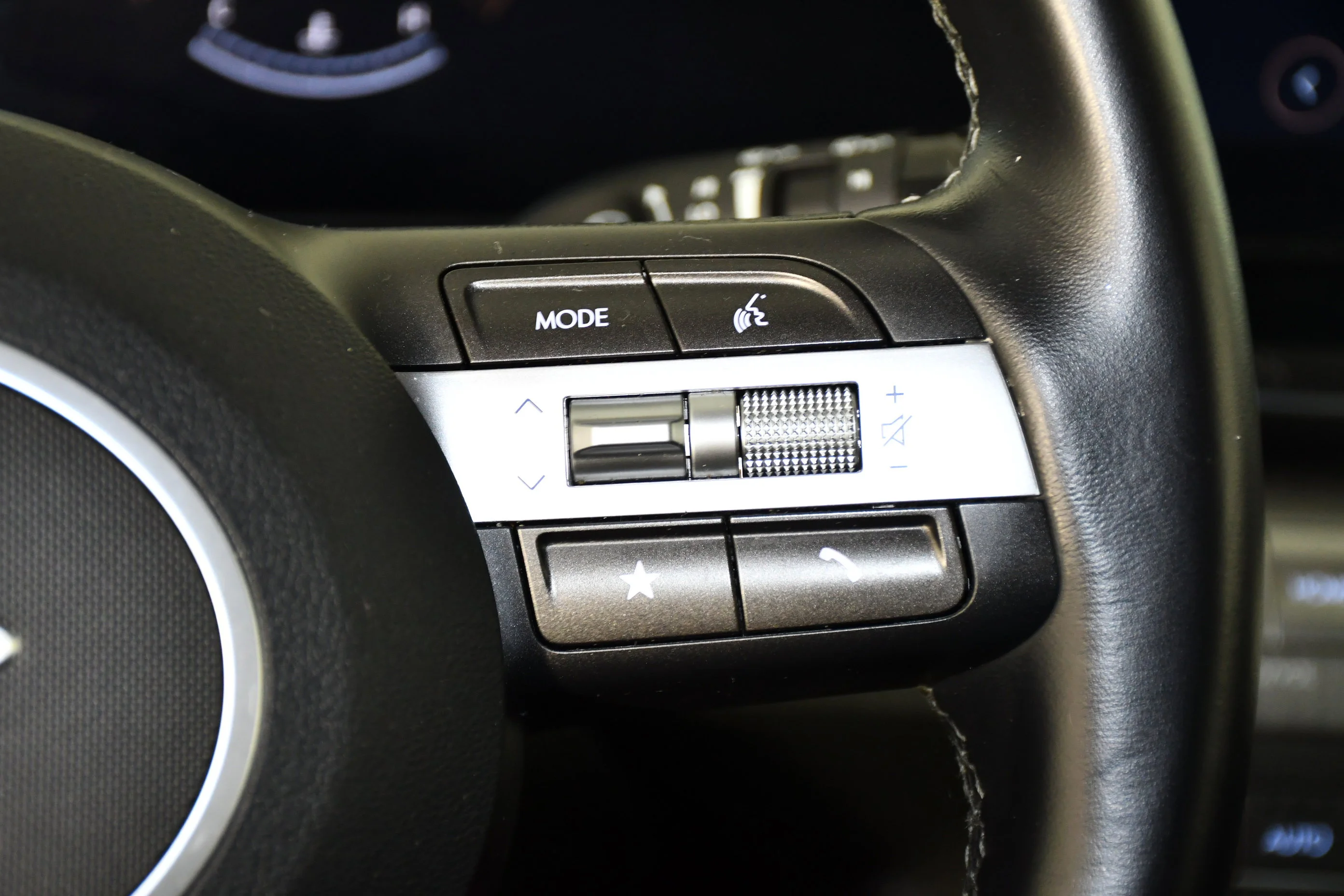 Used 2025 Denim Blue Hyundai SEL image 21