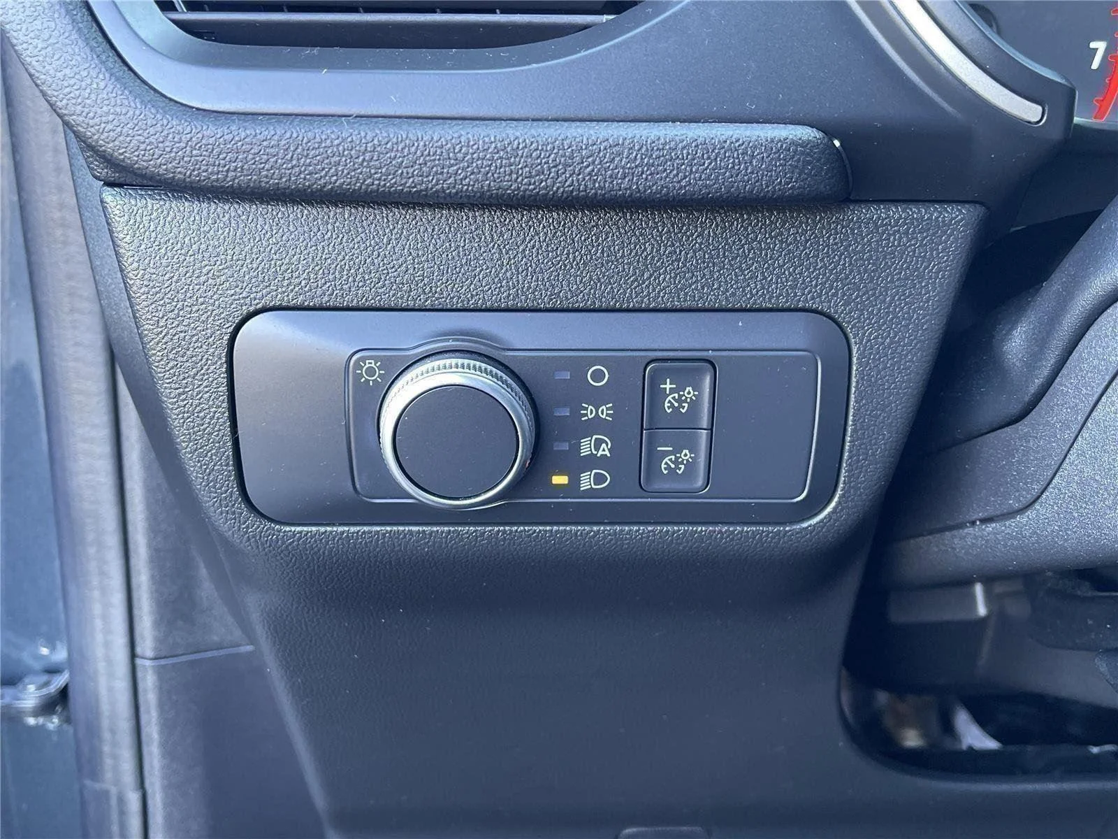 Used 2022 Gray Ford SE image 16