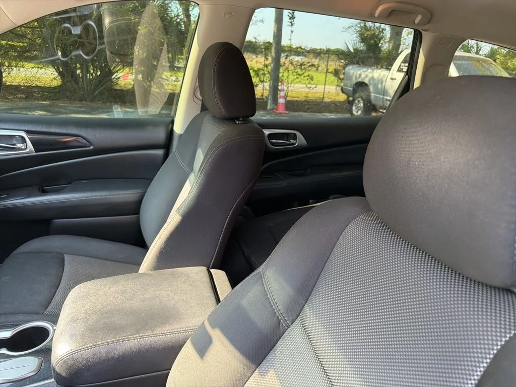 Used 2020 Magnetic Black Nissan S image 10