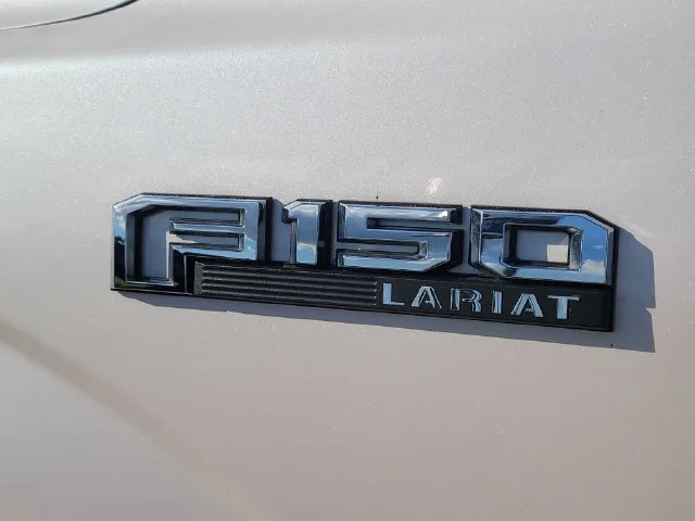 Used 2019 White Ford Lariat image 9