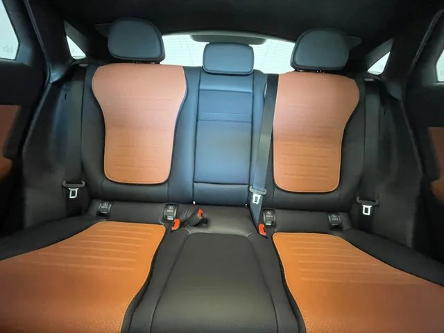 New 2027 White Mercedes-Benz GLC 300 image 7