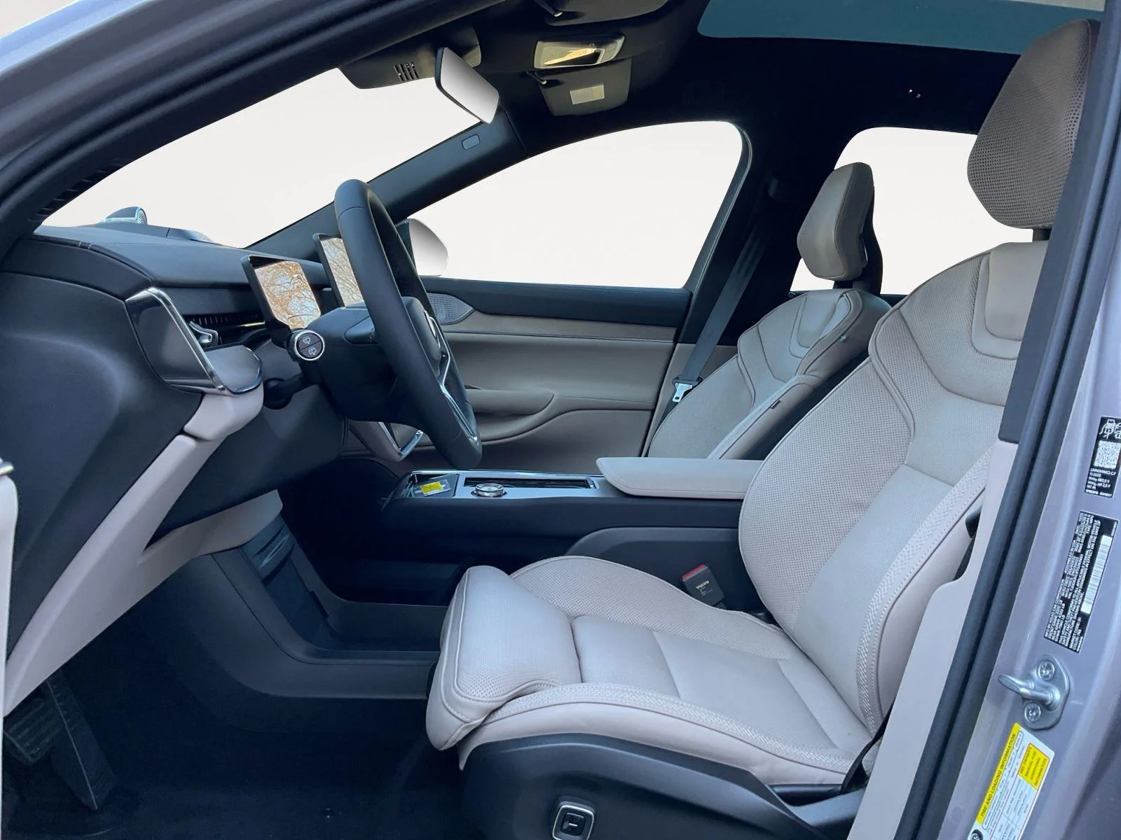 New 2026 Aurora Silver Volvo Ultra image 9