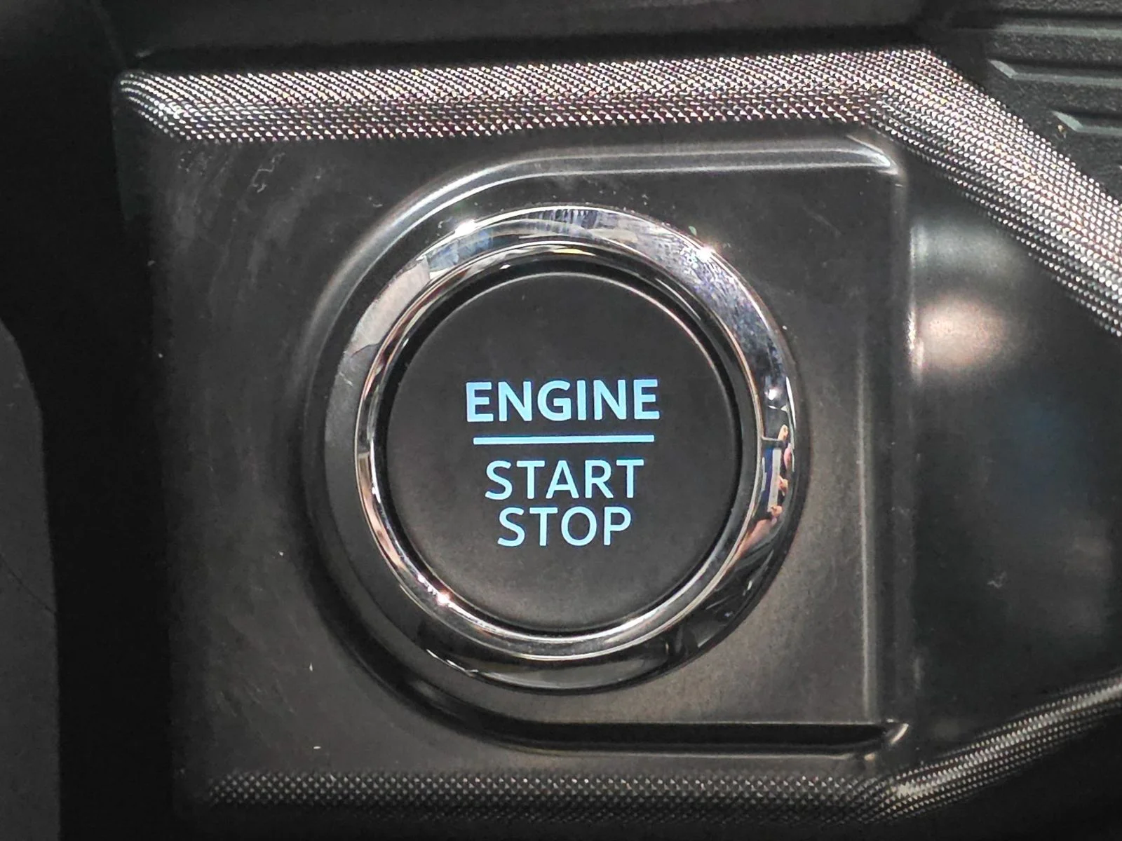 New 2025 Oxford White Ford Tremor® image 36