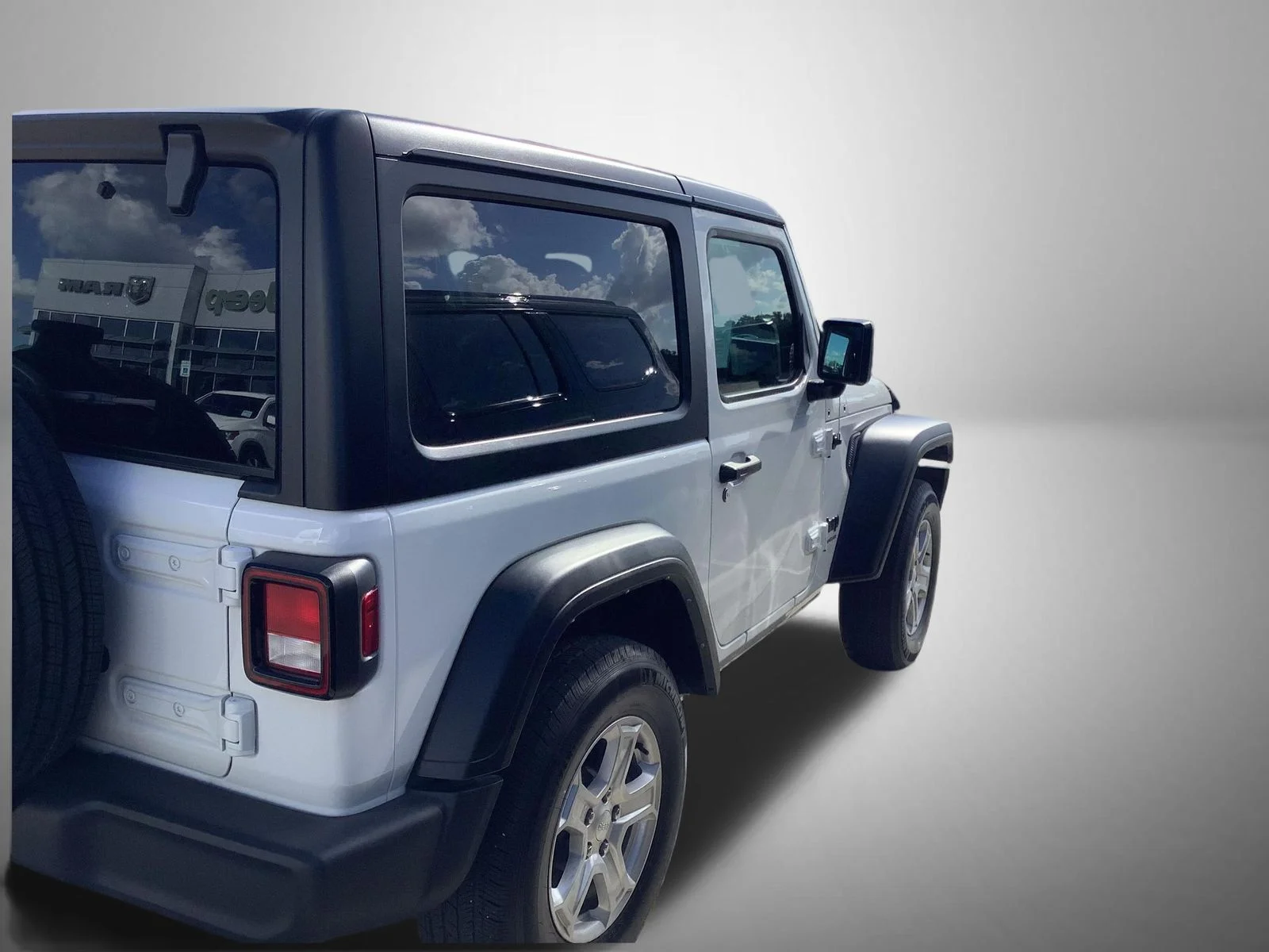 Used 2022 White Jeep Sport S image 3