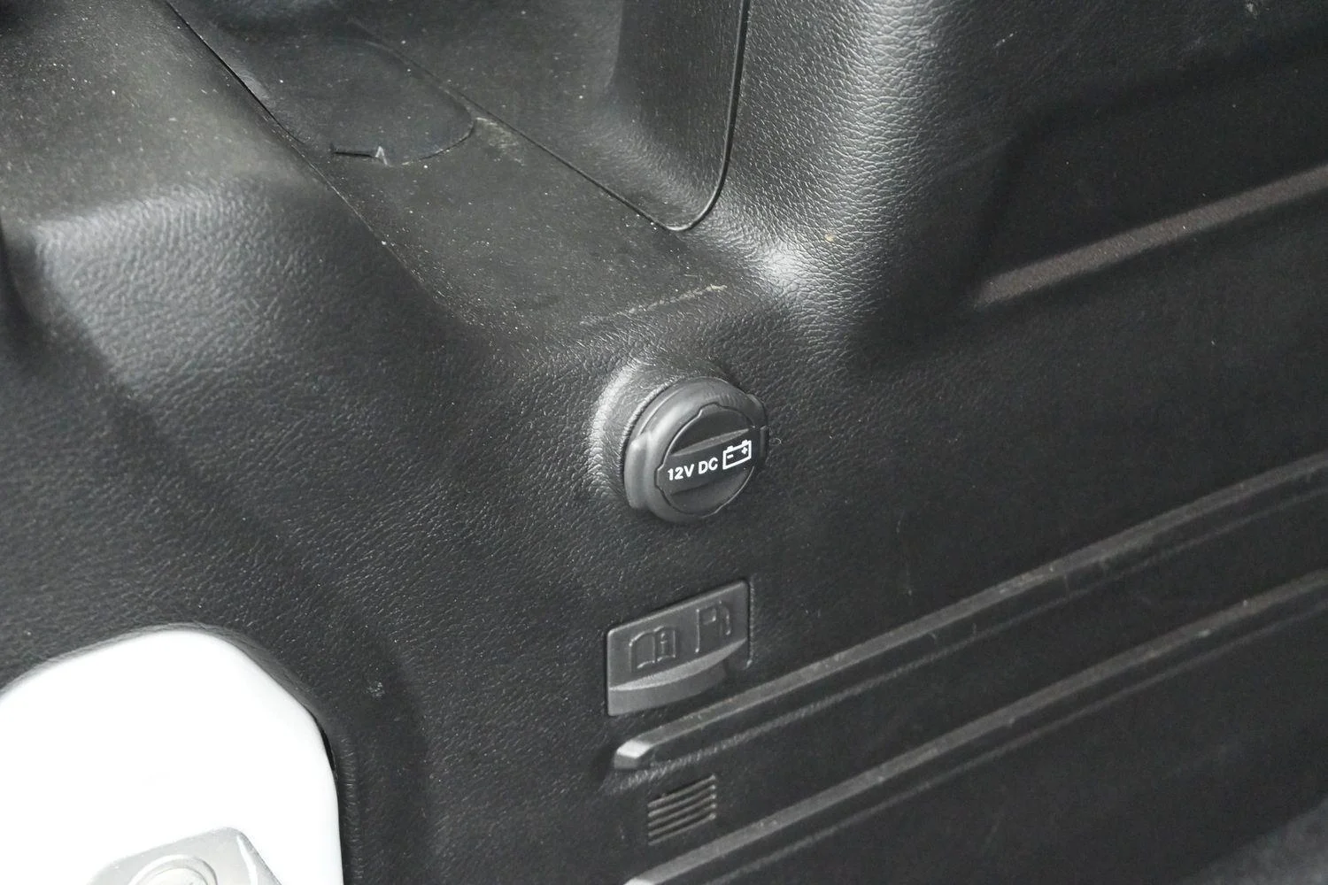 Used 2023 Bright White Clearcoat Jeep Rubicon image 10