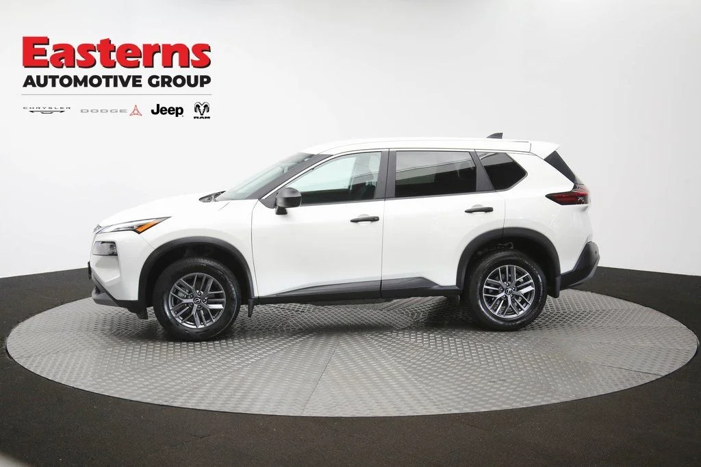Used 2023 White Nissan S image 61