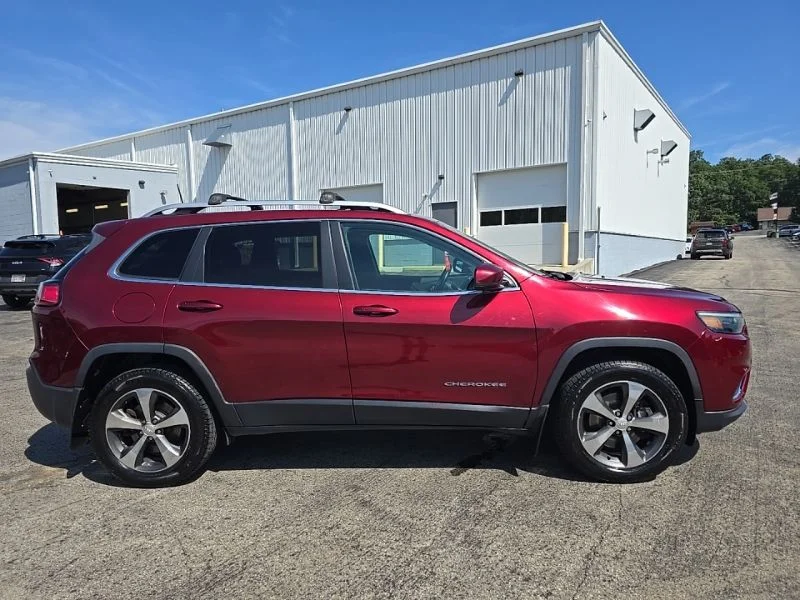 Used 2019 Red Jeep Limited image 9