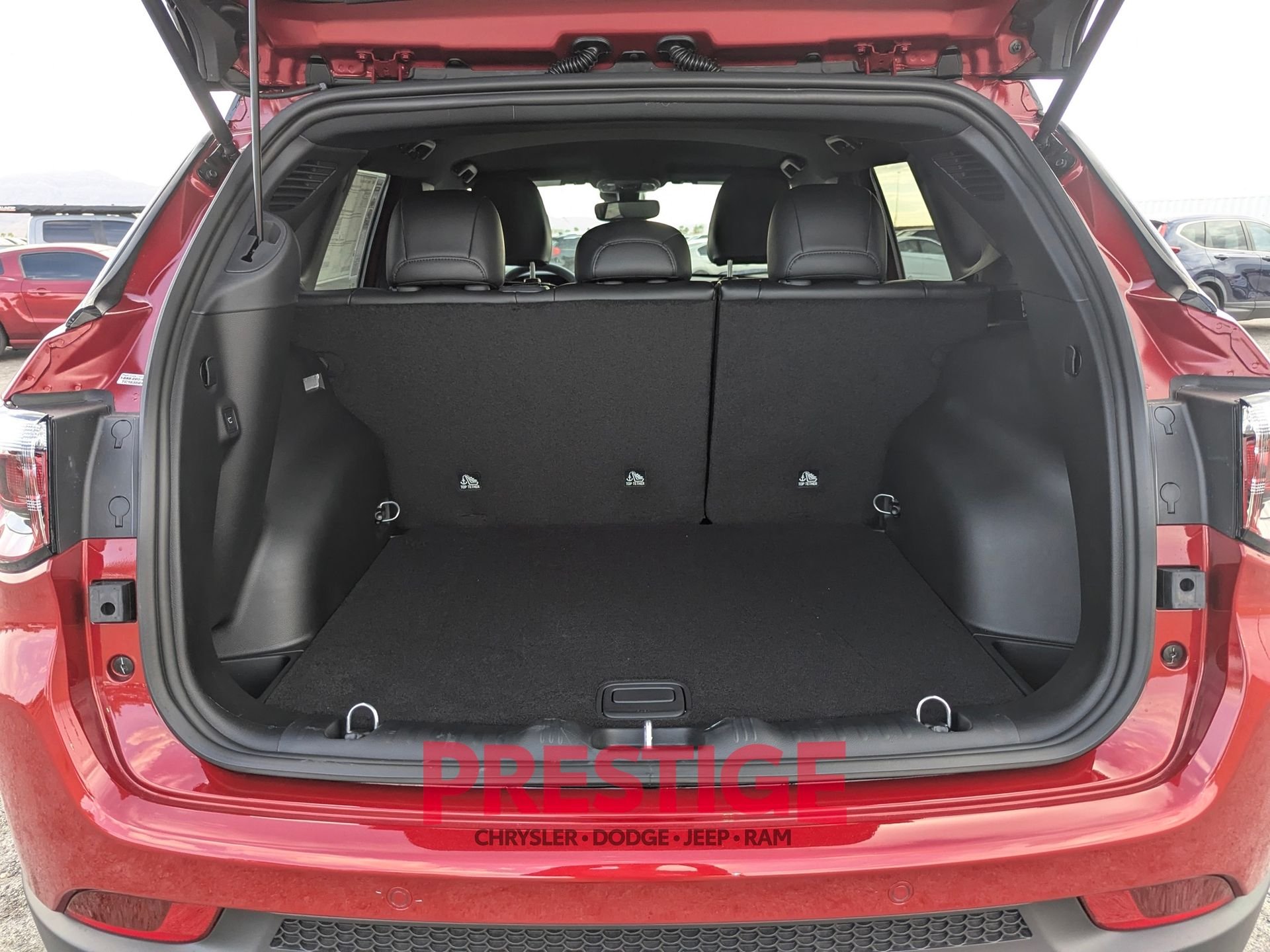 New 2026 Red Hot Pearl-Coat Exterior Paint Jeep Trailhawk image 7
