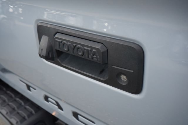 Used 2021  Toyota SR5 image 17