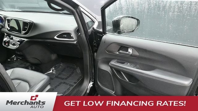 Used 2025 Black Chrysler Select image 14
