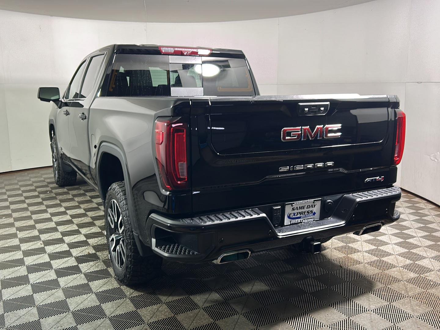 Used 2024 Onyx Black GMC AT4 image 10