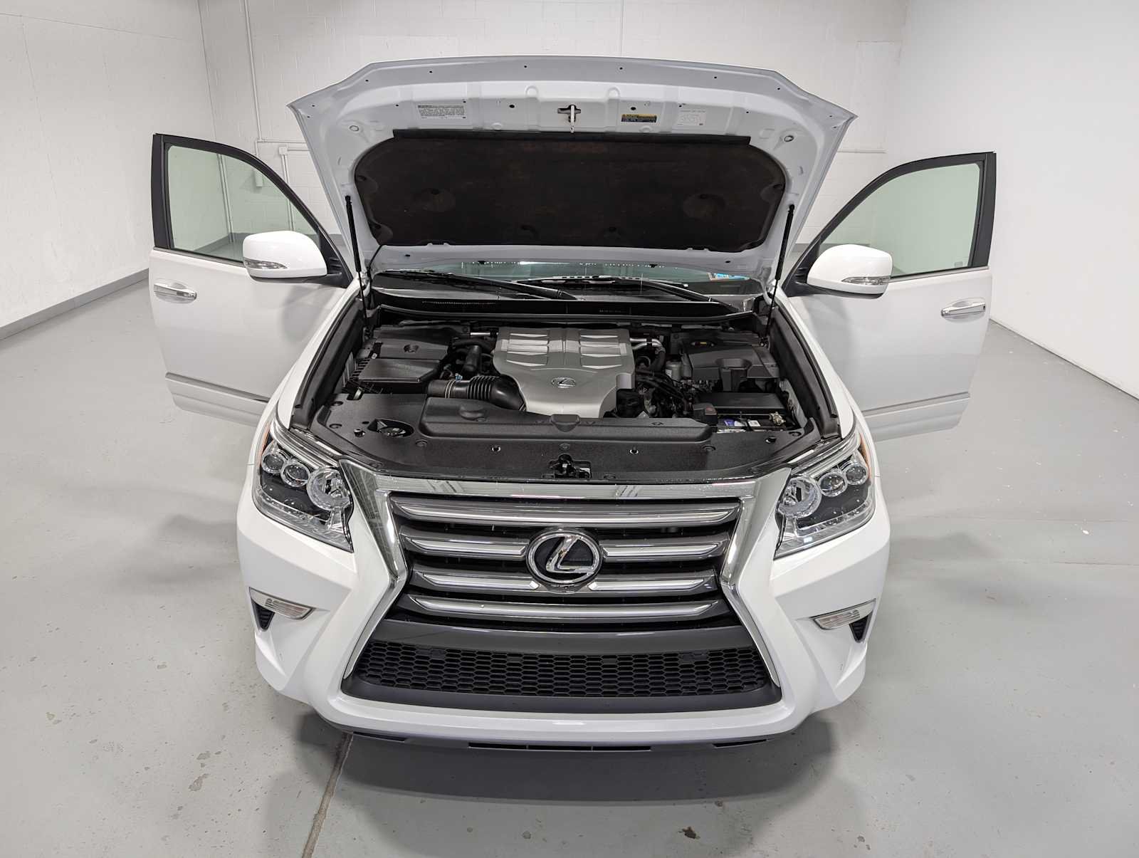 Used 2018 Starfire Pearl Lexus  image 13