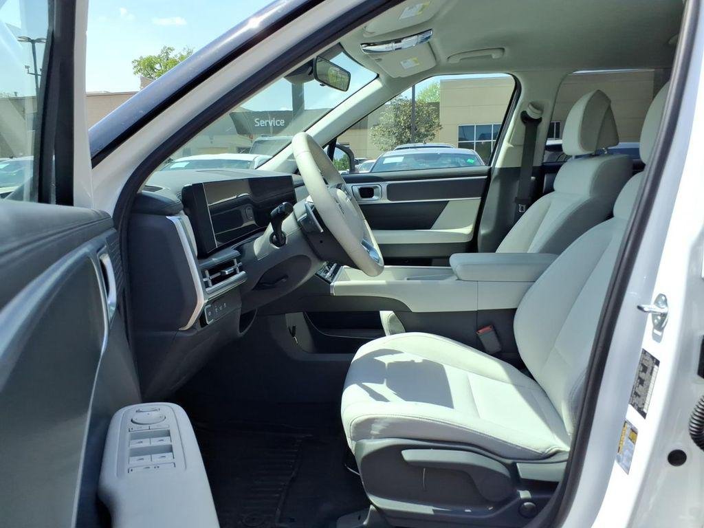 New 2026 White Hyundai SE image 15
