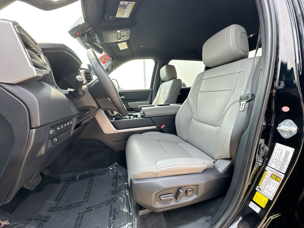 2025 Toyota Tundra Limited - Photo 18