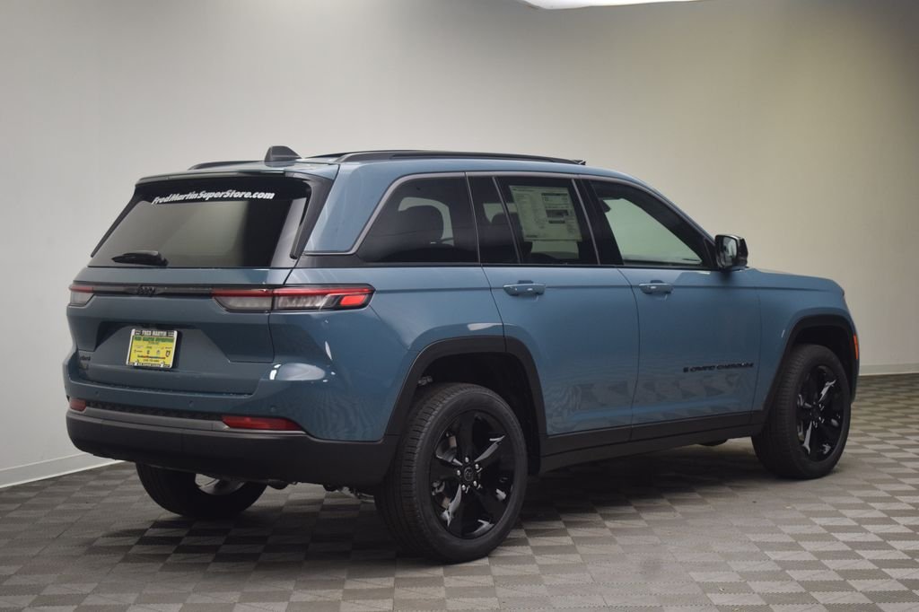 New 2027 Steel Blue Paint Jeep Limited image 5