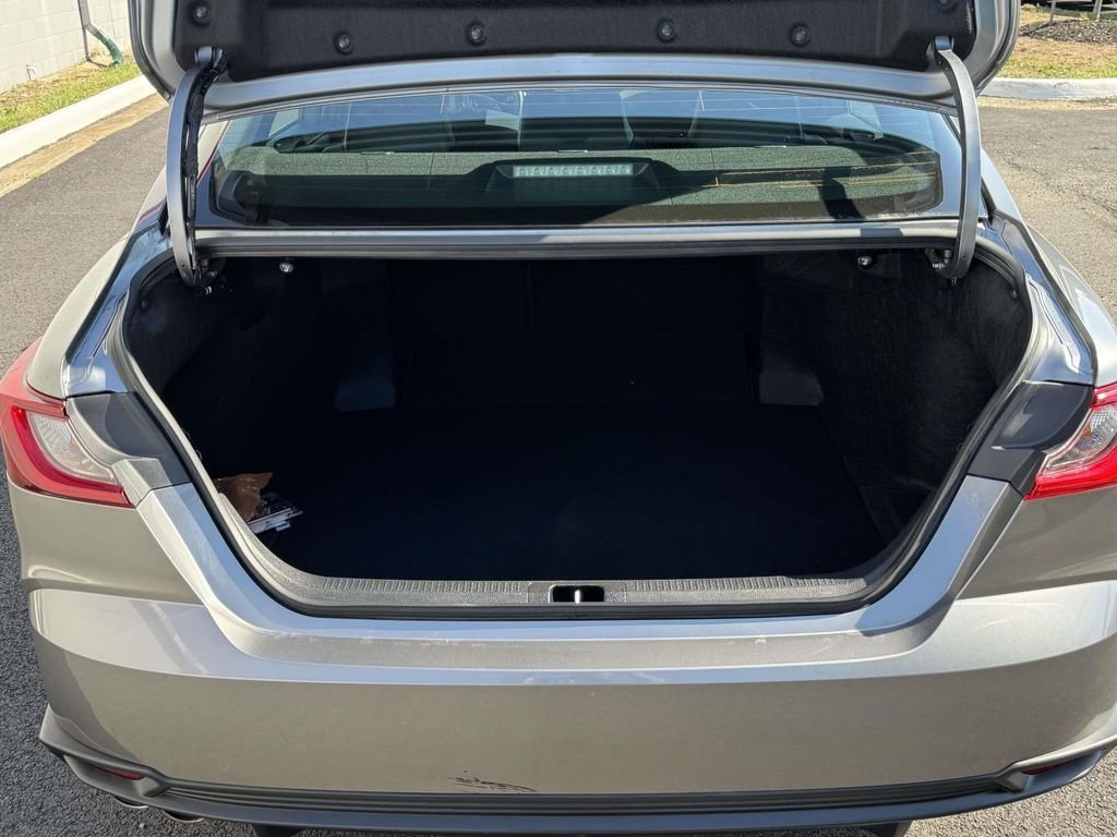 Used 2025  Toyota SE image 16
