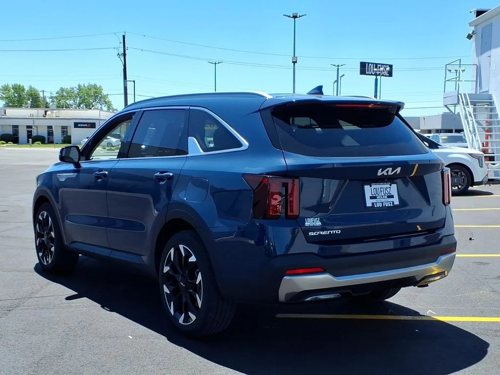 Used 2025 Black Kia EX image 5