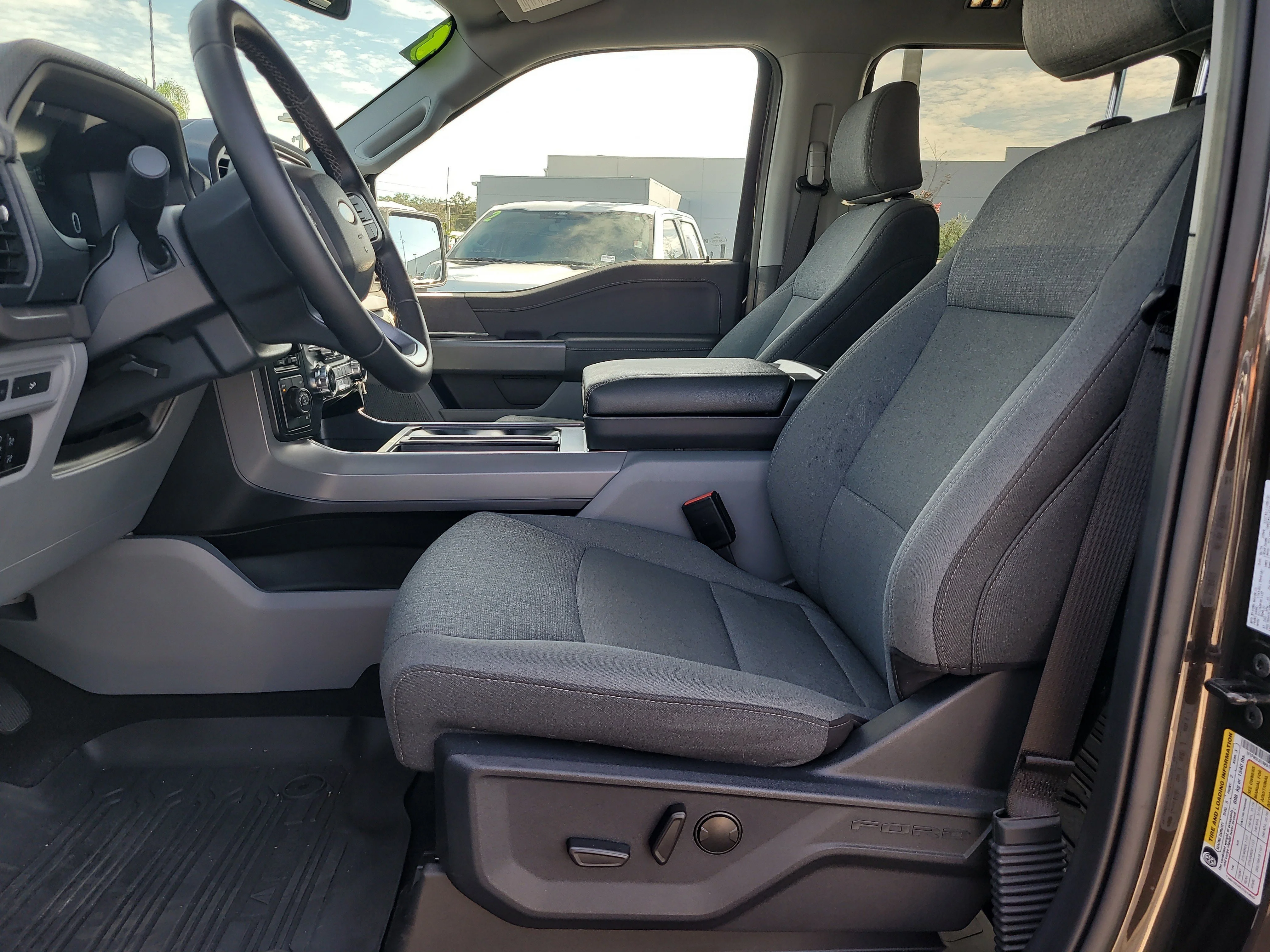 Used 2024 Bronze Metallic Ford XLT image 18