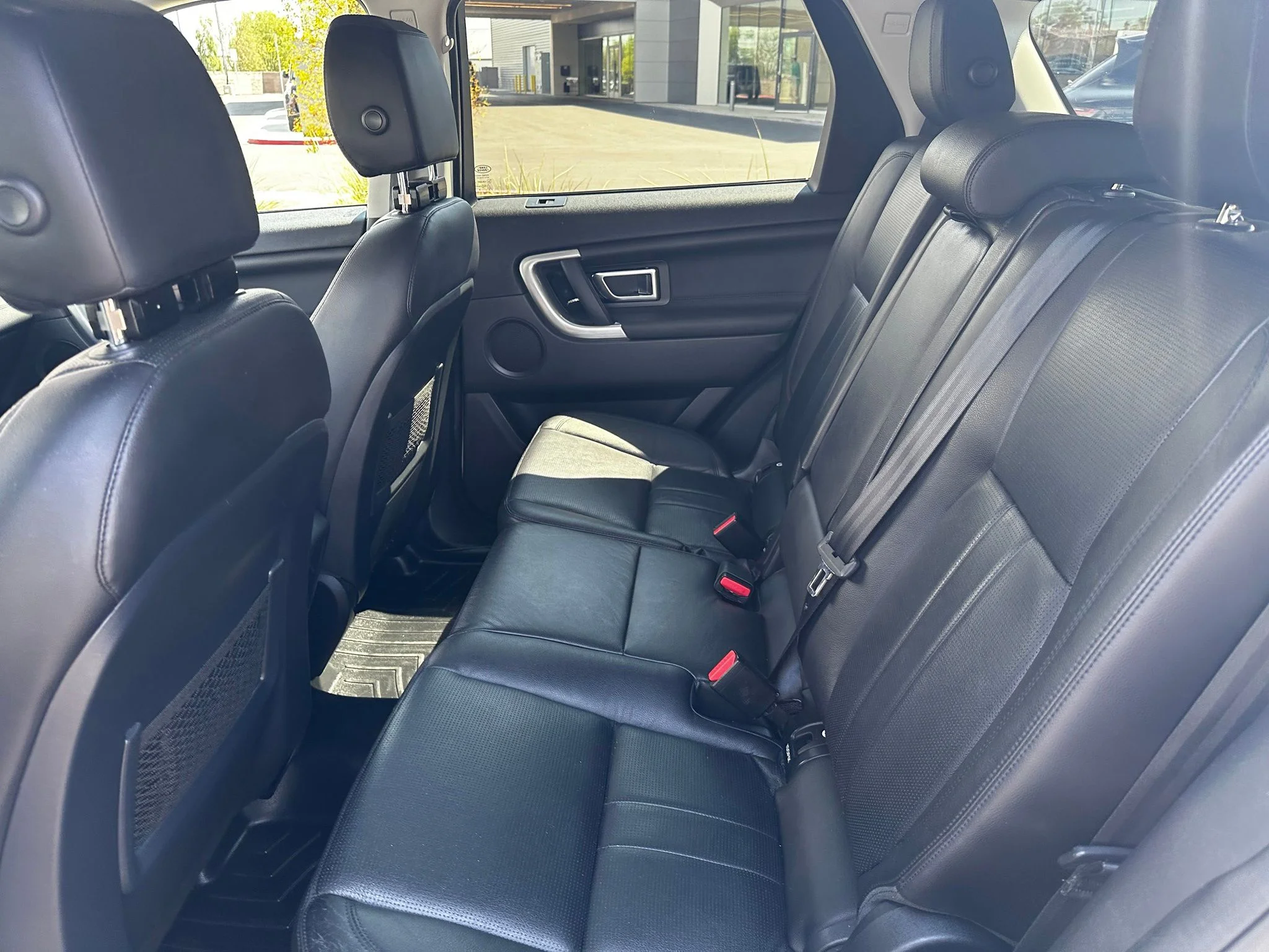 Used 2018 Fuji White Land Rover HSE image 6