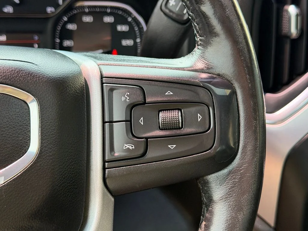 Used 2022 Black GMC SLT image 19