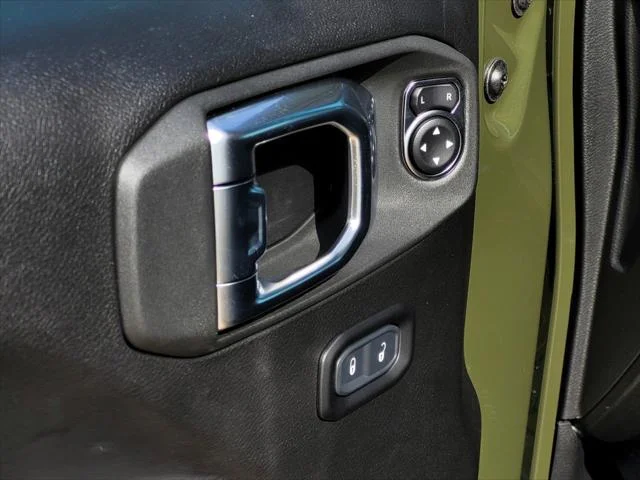 New 2023 Sarge Green Clear-Coat Exterior Paint Jeep Rubicon 4xe image 10