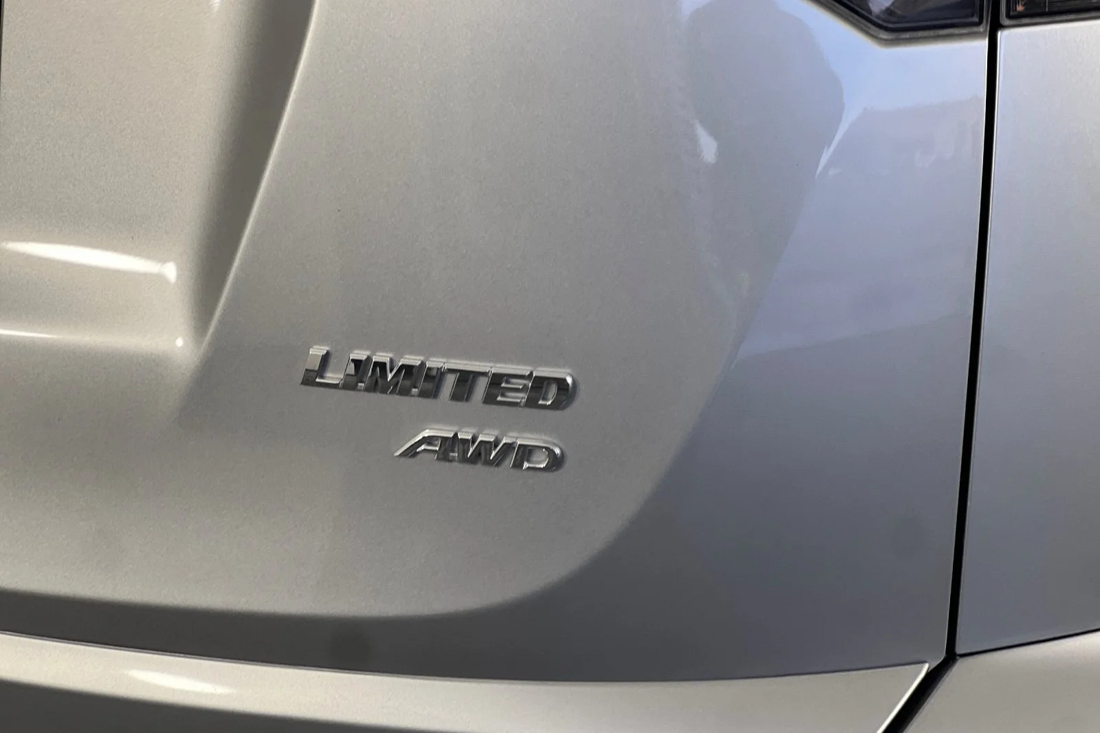 Used 2018 Silver Sky Metallic Toyota Limited image 30
