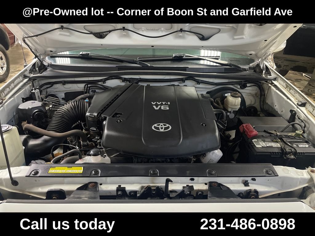 Used 2013 White Toyota Base image 10