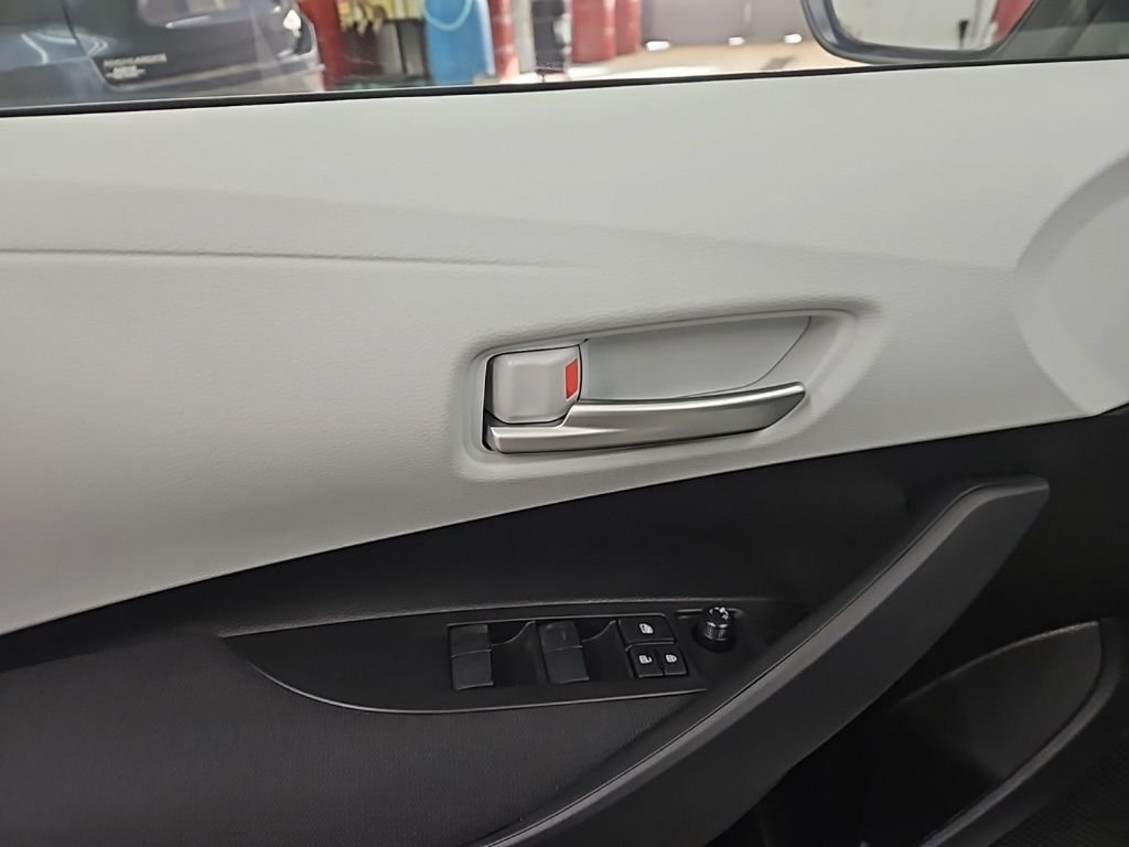 2026 Toyota Corolla SE - Photo 14