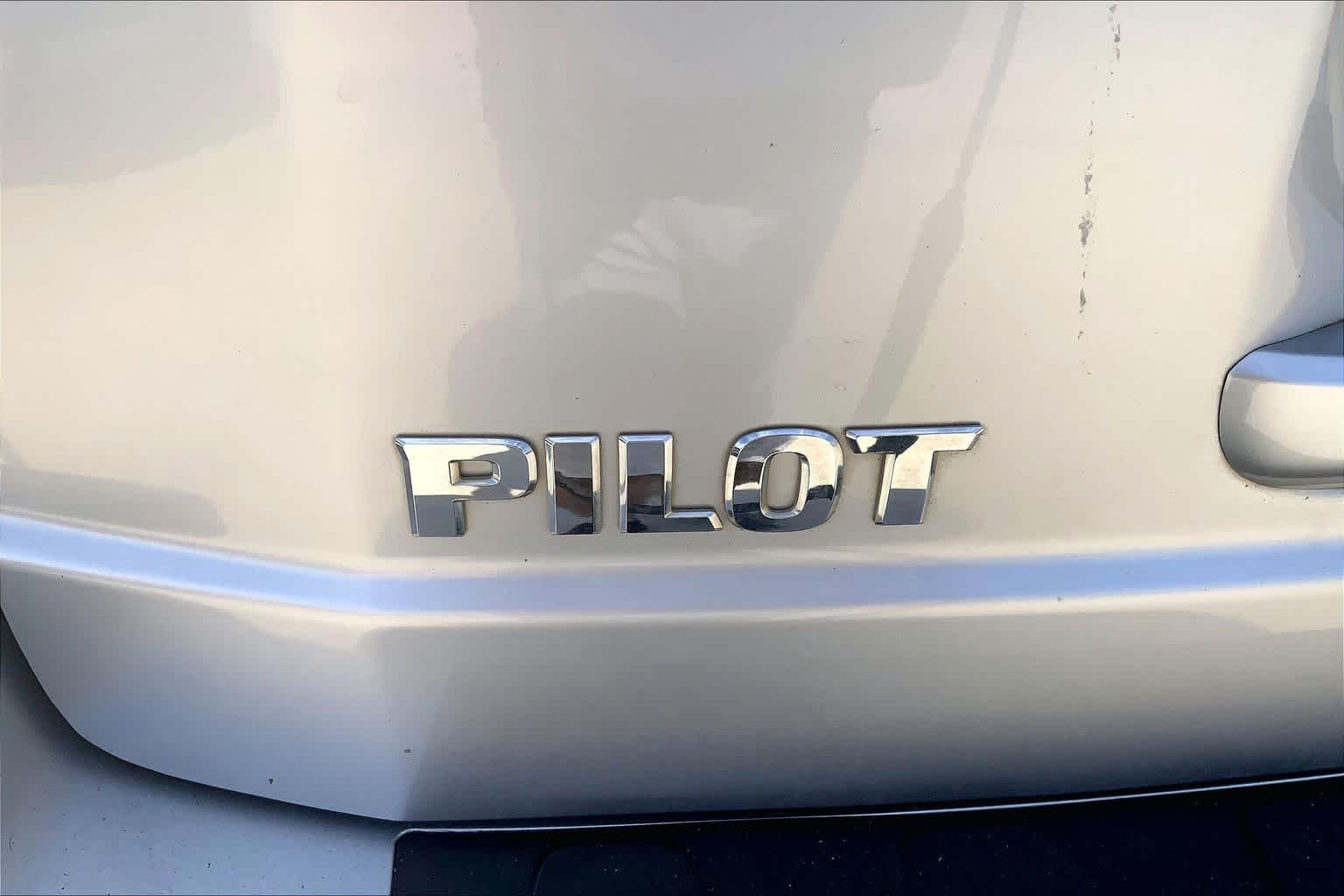 Used 2013 Alabaster Silver Metallic Honda EX-L image 31