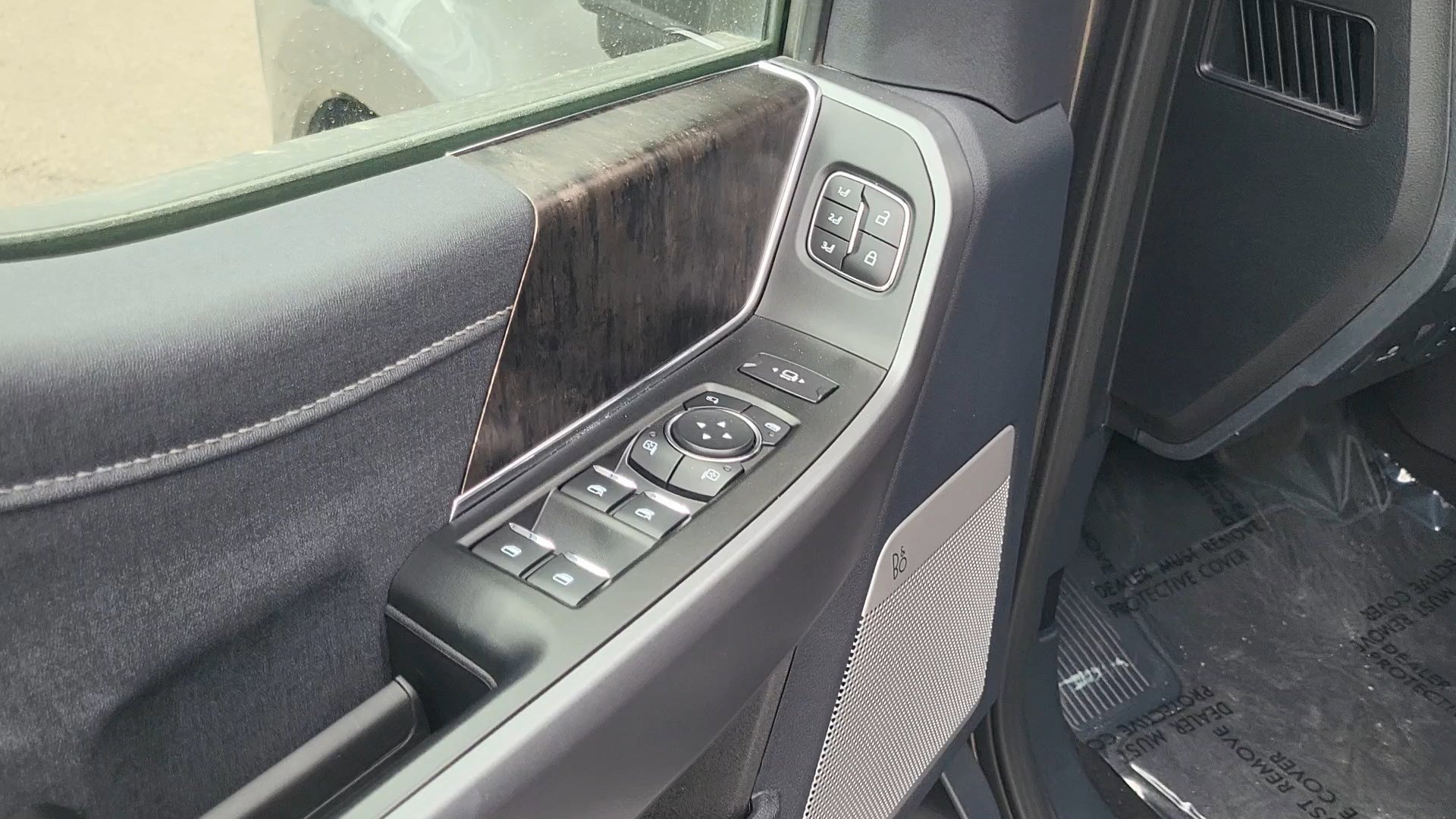 Certified Used 2025 Gray Metallic Ford LARIAT image 10