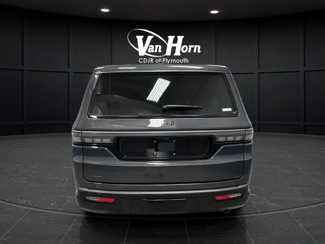 New 2026 Baltic-Gray Metallic Clear-Coat Exterior Paint Jeep Limited Altitude image 6