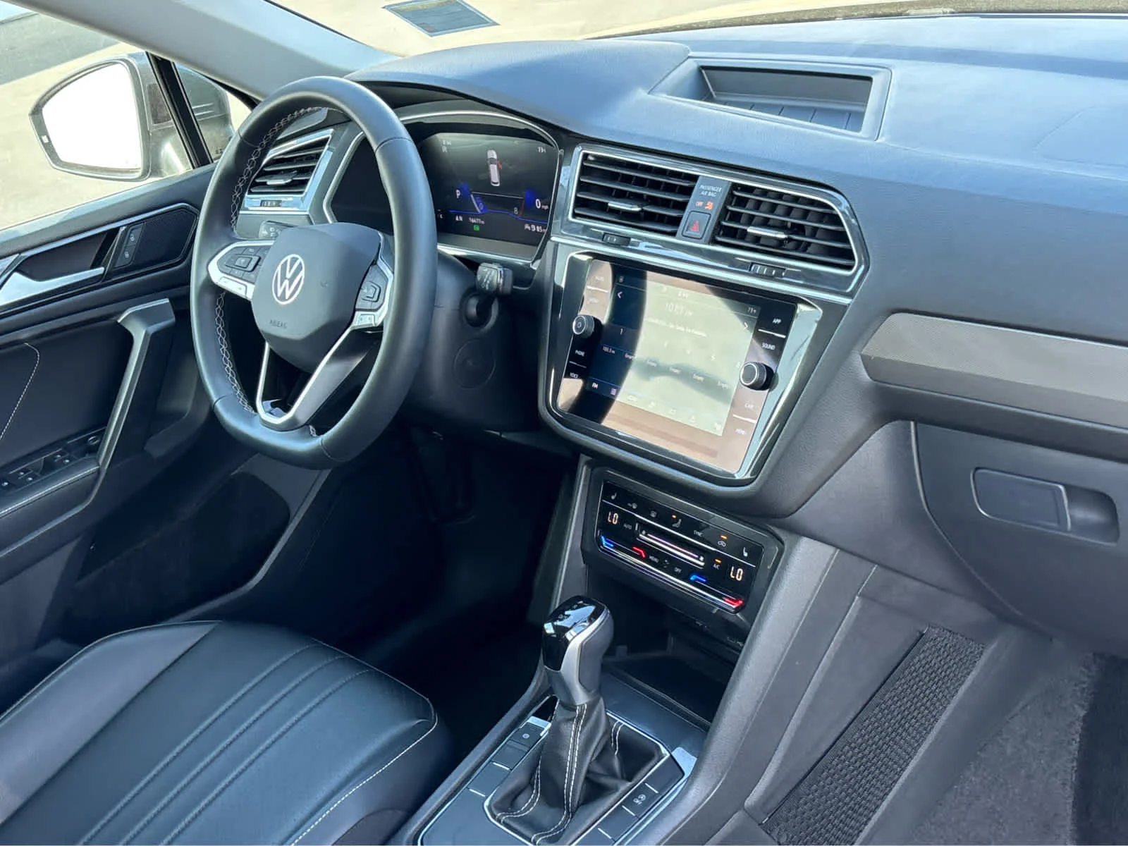 Used 2023 Platinum Gray Metallic Volkswagen SE image 26