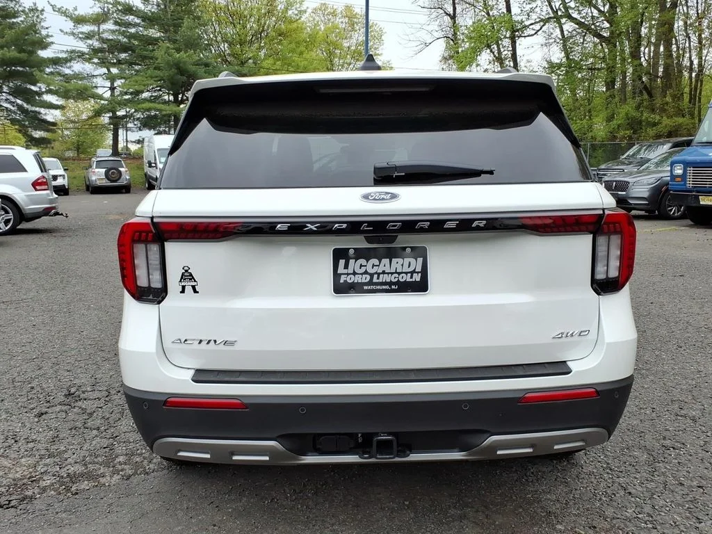 New 2026 Star White Metallic Tri-Coat Ford Active image 5