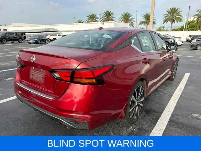 Used 2022 Red Nissan SR FWD image 5