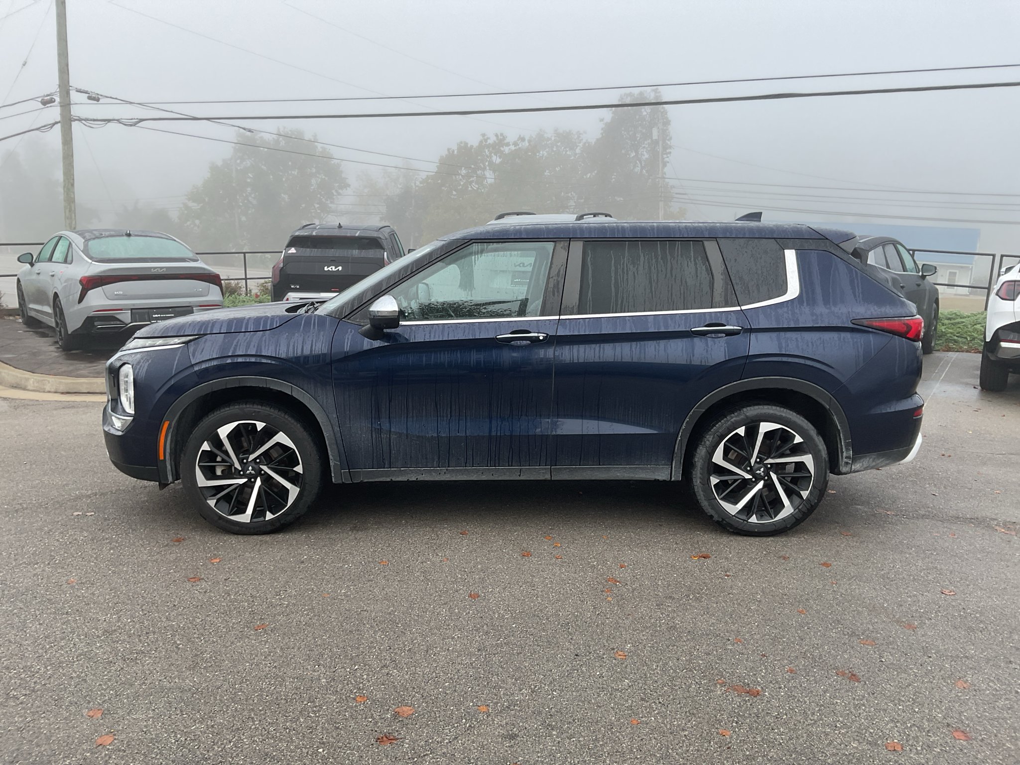 Used 2022 Cosmic Blue Metallic Mitsubishi SE image 5