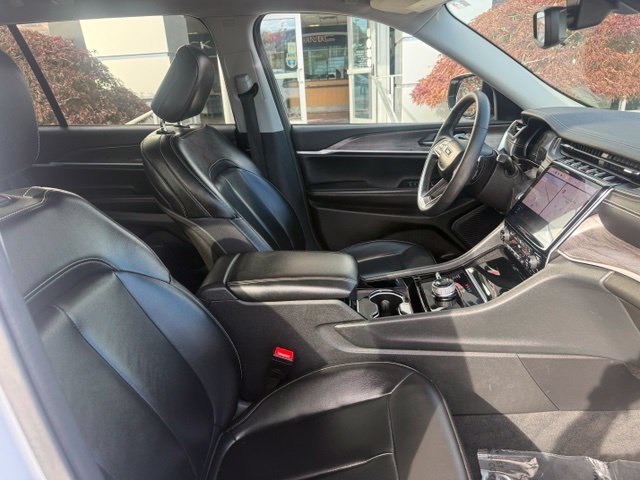 Used 2023 White/off-white Jeep Limited image 29